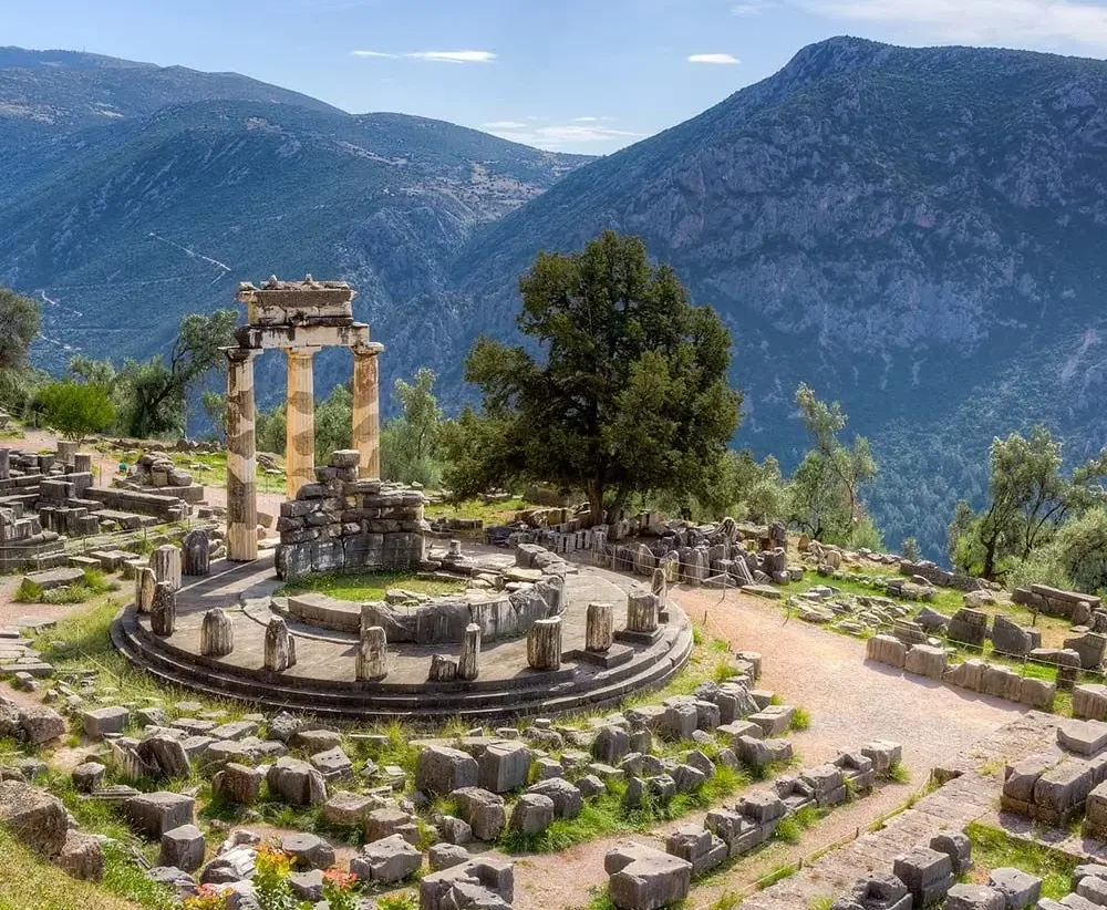 Widok na Wyrocznię w Delfach